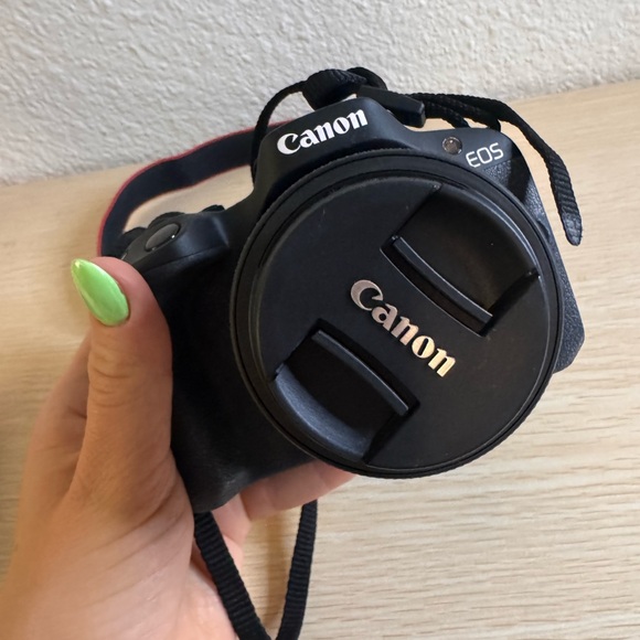 Canon EOS R50 Mirrorless Camera RF-S18-45mm - Picture 3 of 7